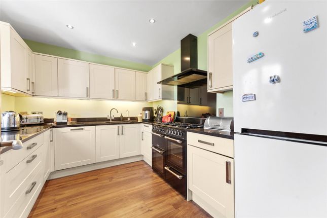10, Beechpark Way, Hertfordshire photo 4