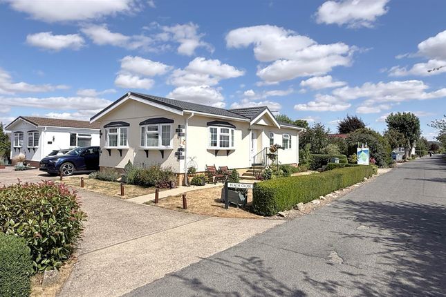 2-bed caravan on 4 Peach Close, Allington Gardens, Allington, £115,000