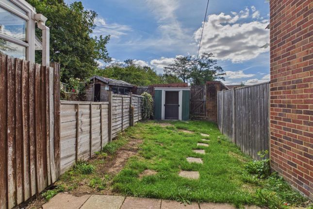 91, Manorfield, Ashford photo 2