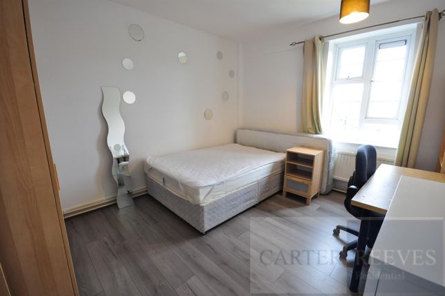 Flat to rent in Torbay Court, Clarence Way, Camden, London
