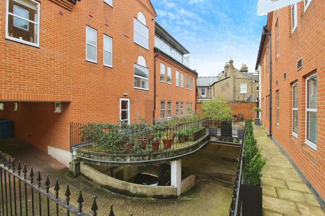 Flat to rent in Fountain Court, 28-32 Frances Road, Windsor