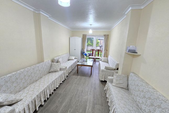 89 Lilycroft Road, Bradford photo 3
