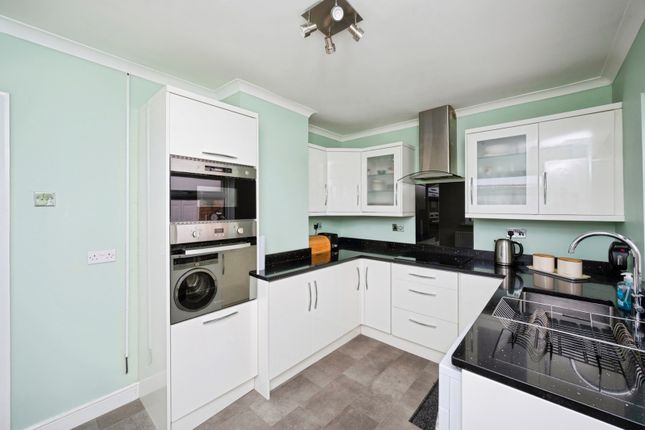 33, Thornham Crescent, Nottingham photo 4