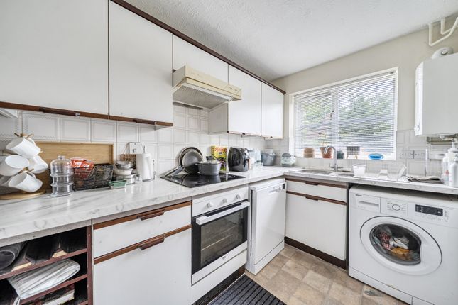 9, Clovelly Close, Pinner photo 4