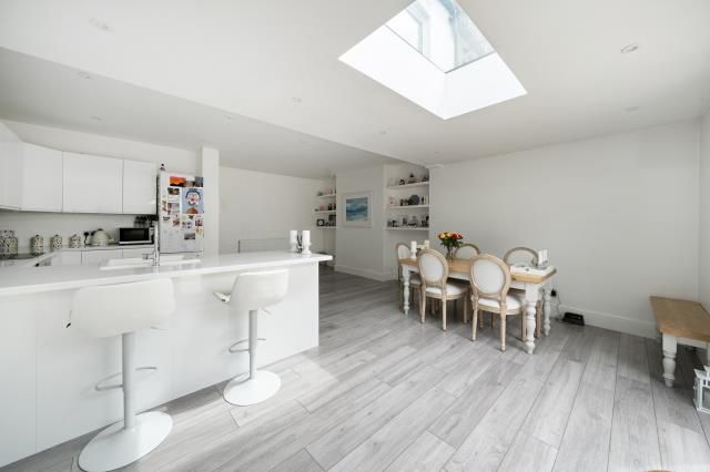 59, Woodlands Avenue, London photo 4
