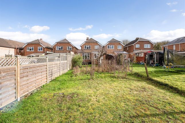 3-bed detached on 27, Batchelors Barn Road, Andover, £350,000