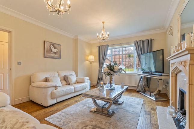 35 The Manor, Cwmbran photo 3