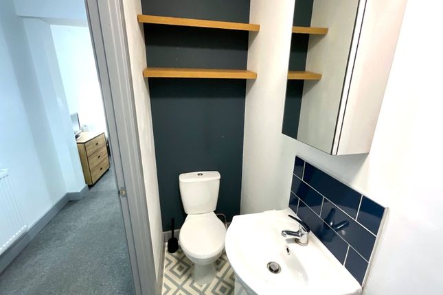 Room 2, 141 Balby Road, Doncaster photo 2