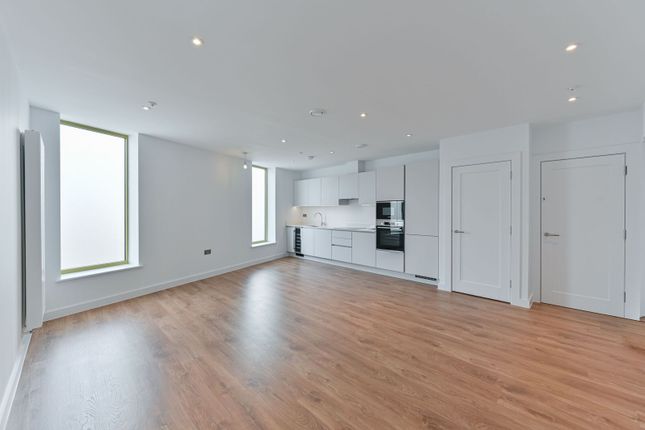 1-bed flat on Carpenters Mews, Wandsworth, £475,000