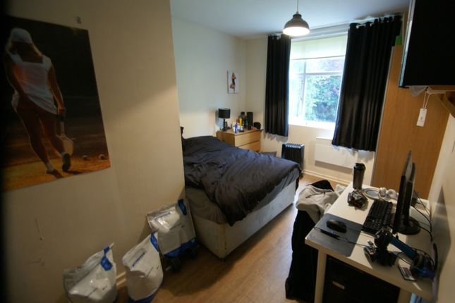 Flat to rent in North Grange Mount, Hyde Park, Leeds