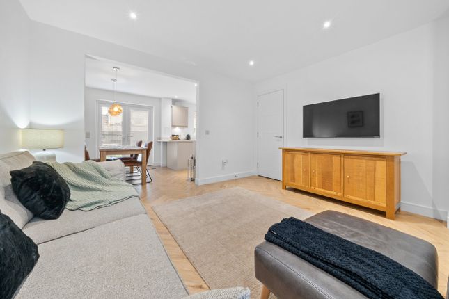18, Swans Water Road, Stirling photo 4