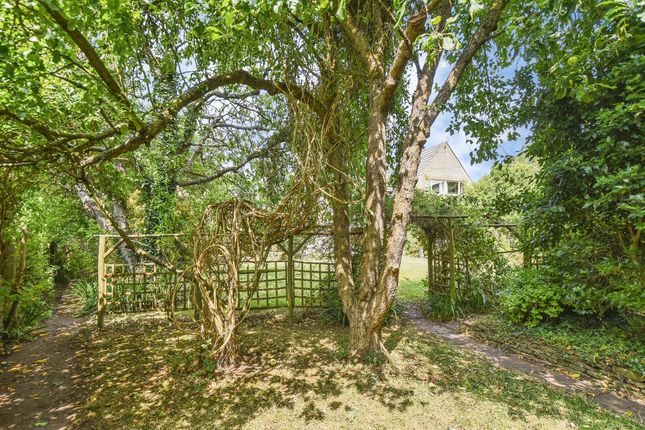 3, Stonefield Drive, Swindon photo 4