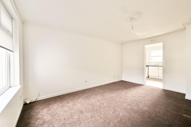 24B, Westwood Crescent, Hamilton photo 2