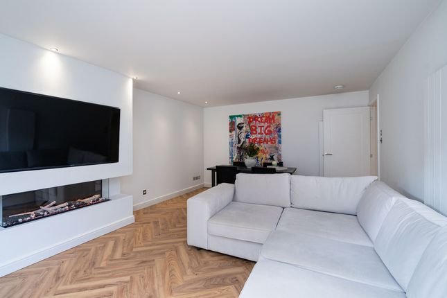 Flat Flat 9, 31, Woodhall Millbrae, Edinburgh photo 4