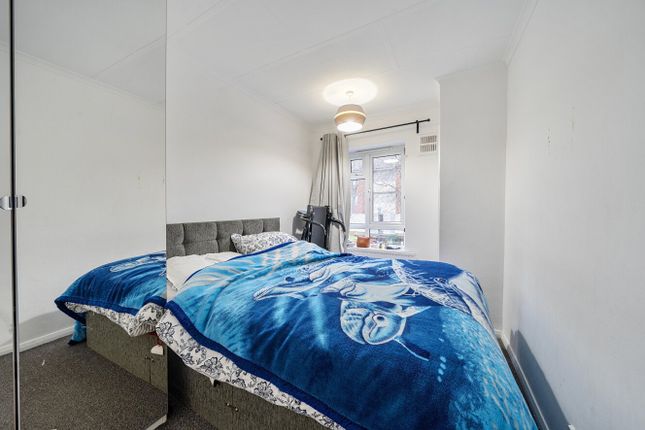 29, Larkfield Close, Hayes photo 4