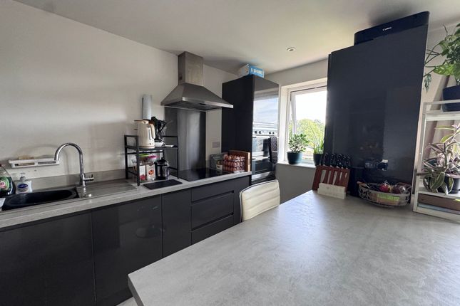 24 Carew Road, Tiverton photo 2