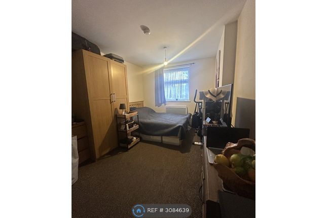 Flat, London photo 4