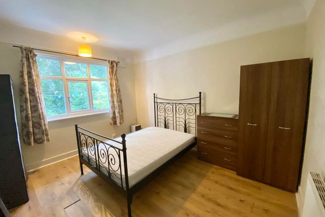 Flat 2, Sefton Court, Leeds photo 2