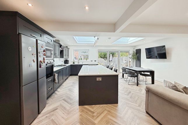 Worsley Road, Camberley photo 4