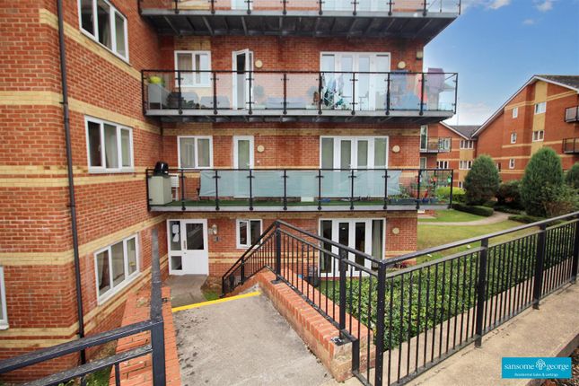 Flat for sale in Capital Point, Temple Place, Reading