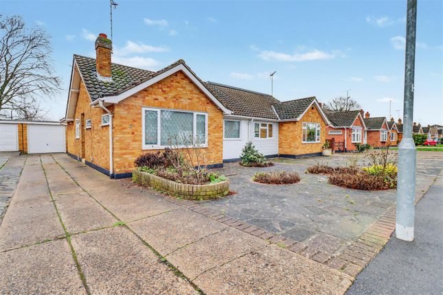 2-bed house on 17, Whist Avenue, Wickford, £350,000