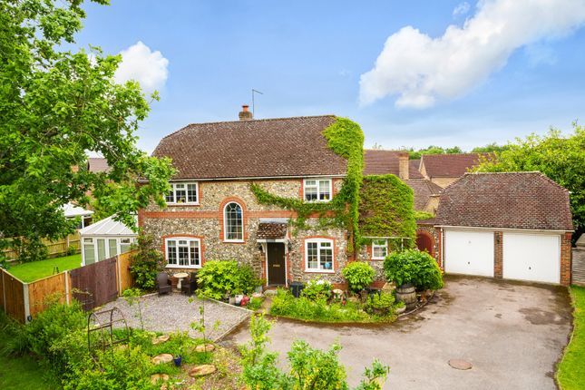 Thumbnail Detached house for sale in Comfrey Close, Farnborough, Hampshire
