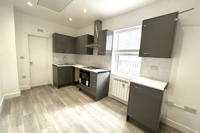 Studio flat on Bridge St, Brackley, £900/mo