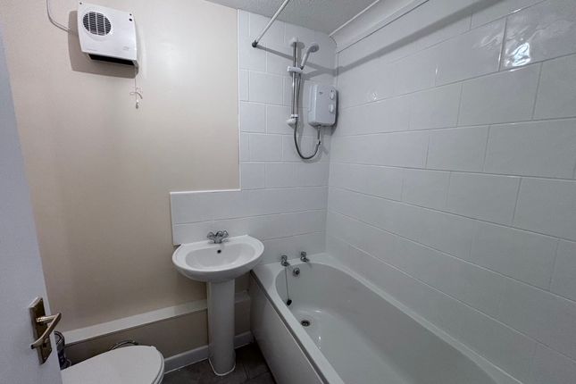 Flat to rent in White Mead, Yeovil