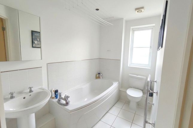 22, Woods Court, Colchester photo 4