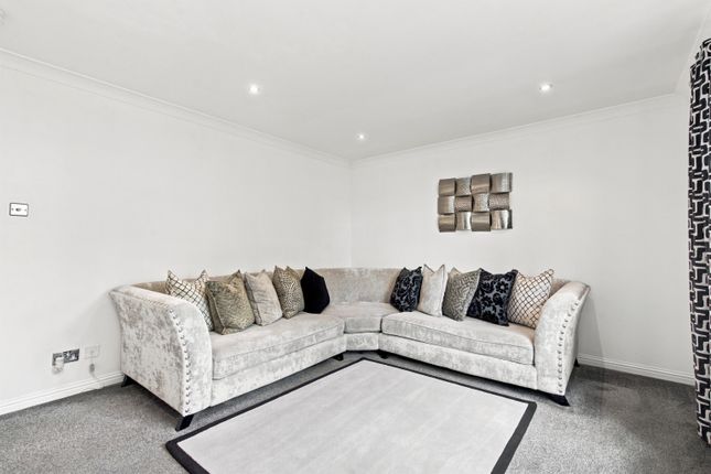 2 Gillespie Place, Armadale, West Lothian photo 4
