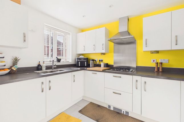 Heasman Place,29, Horsham photo 3