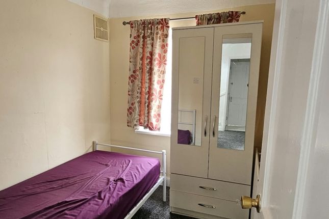 2, North Hyde Gardens, Hayes photo 5