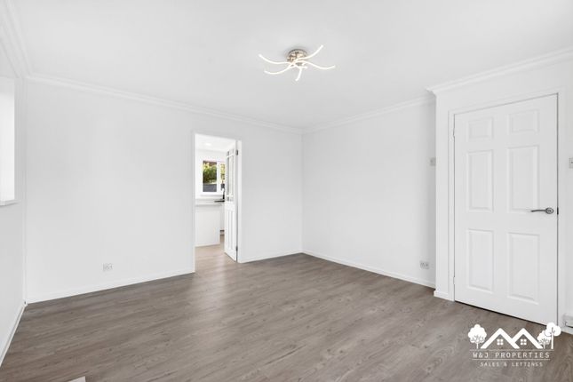 8, Ontario Close, Blackburn photo 3