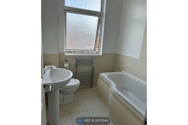 B Laburnum Grove, North End, Portsmouth photo 4