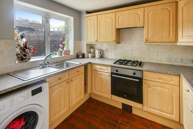 23, Rowan Walk, Crawley photo 2