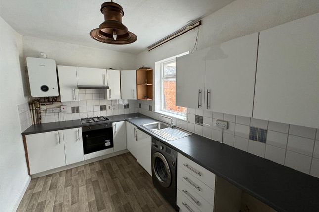 Thumbnail Flat to rent in Beatrice Road, Leicester