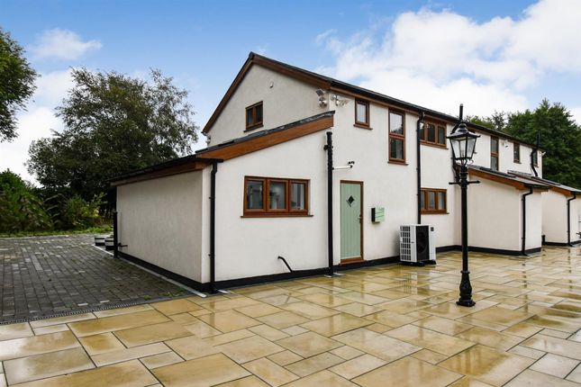 Barn conversion to rent in Great Moss Road, Tyldesley