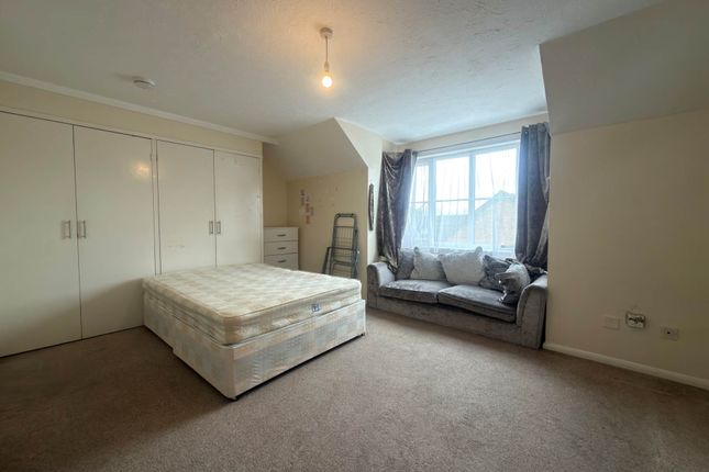 59, Mahon Close, Enfield photo 2