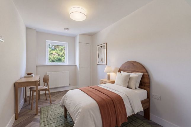 5b, Lyveden Road, London photo 4