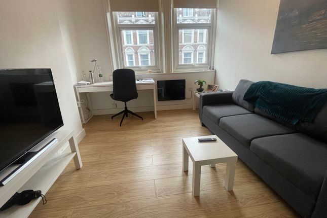 Thumbnail Flat to rent in Broadway Parade, London