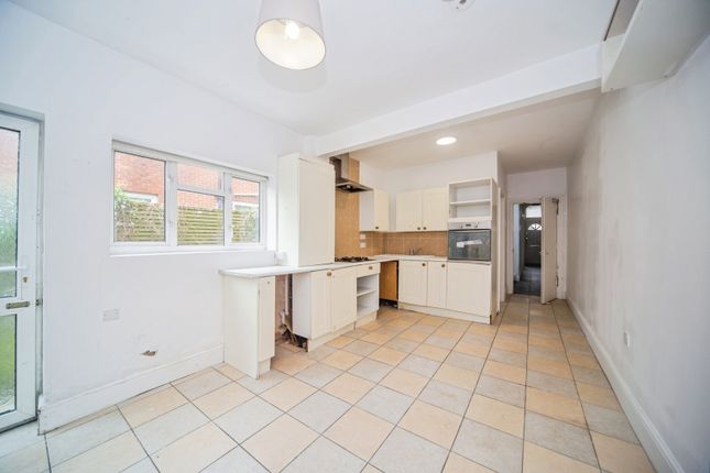 29, Denzil Avenue, Southampton photo 4