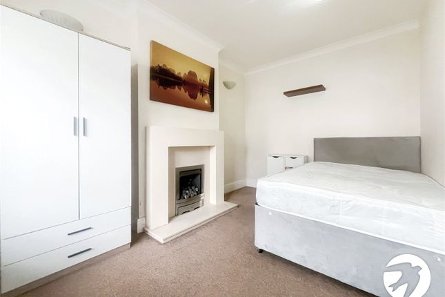 Room 2, 80, Tonge Road, Kent photo 3