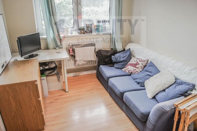 Thumbnail Flat to rent in Burbage Close, London