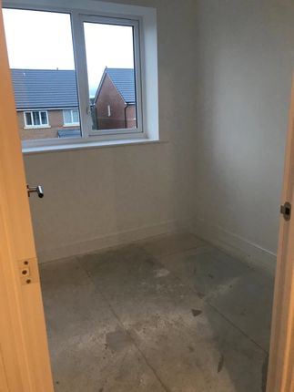 94, Latrigg Crescent, Middleton photo 4
