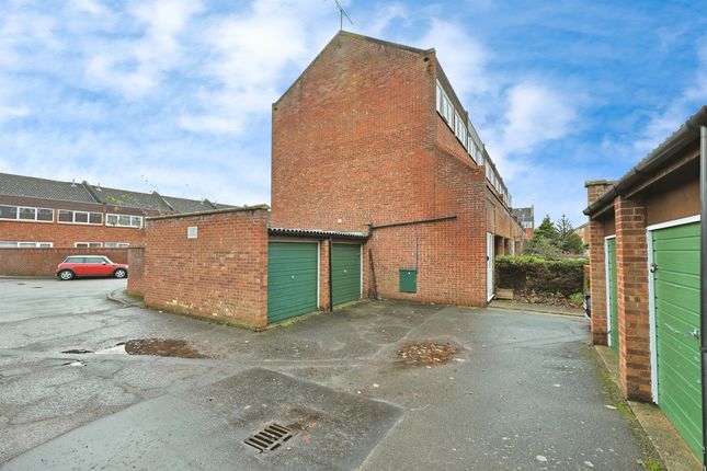 47, Templemere, Norwich photo 2