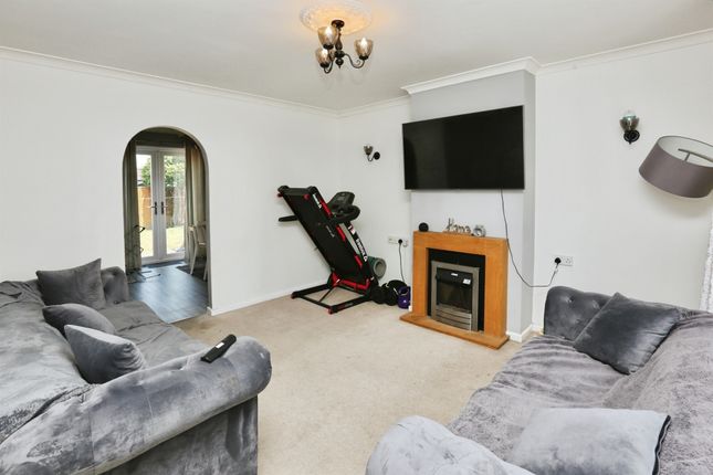 65, Beauchamp Avenue, Gosport photo 2