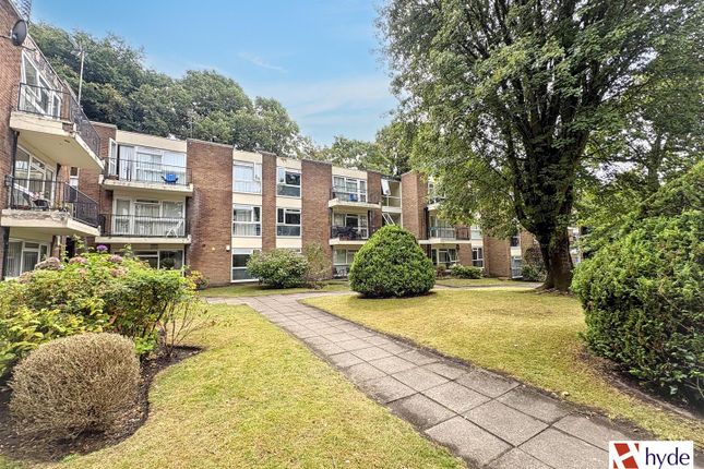 Flat 24, Milton Court, Bury Old Road photo 3