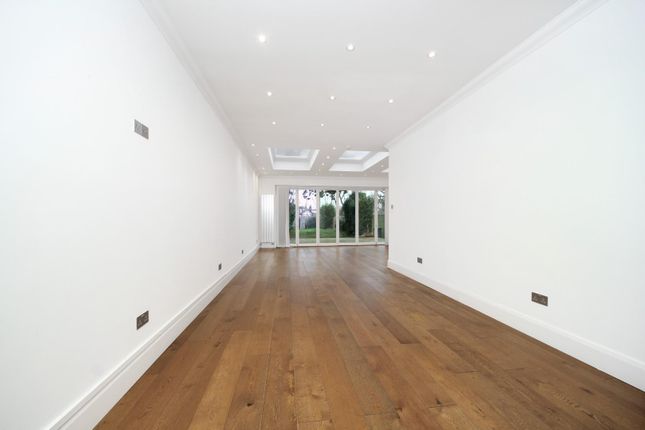 20, Stuart Avenue, London photo 4