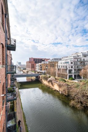 Flat for sale in Limehouse Cut, Spratts