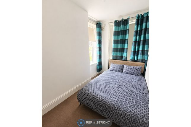 Flat, Harrogate Road Rawdon, Leeds photo 3